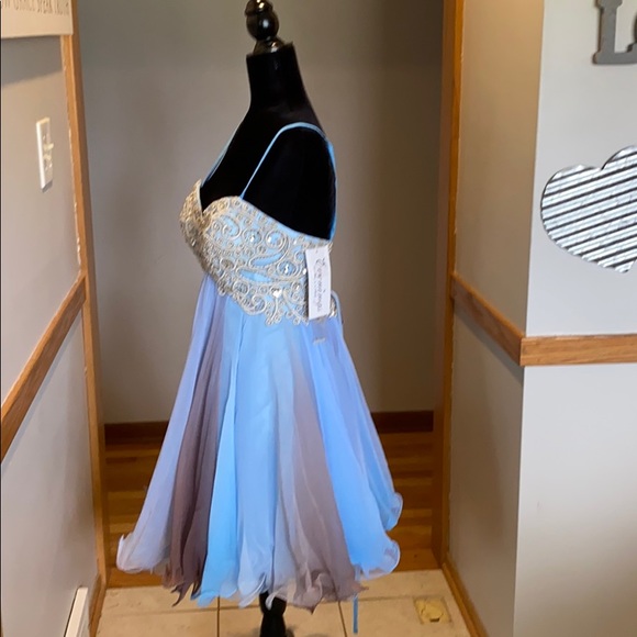 Evening gown can be worn w/w/o straps! NWT! - Picture 2 of 6